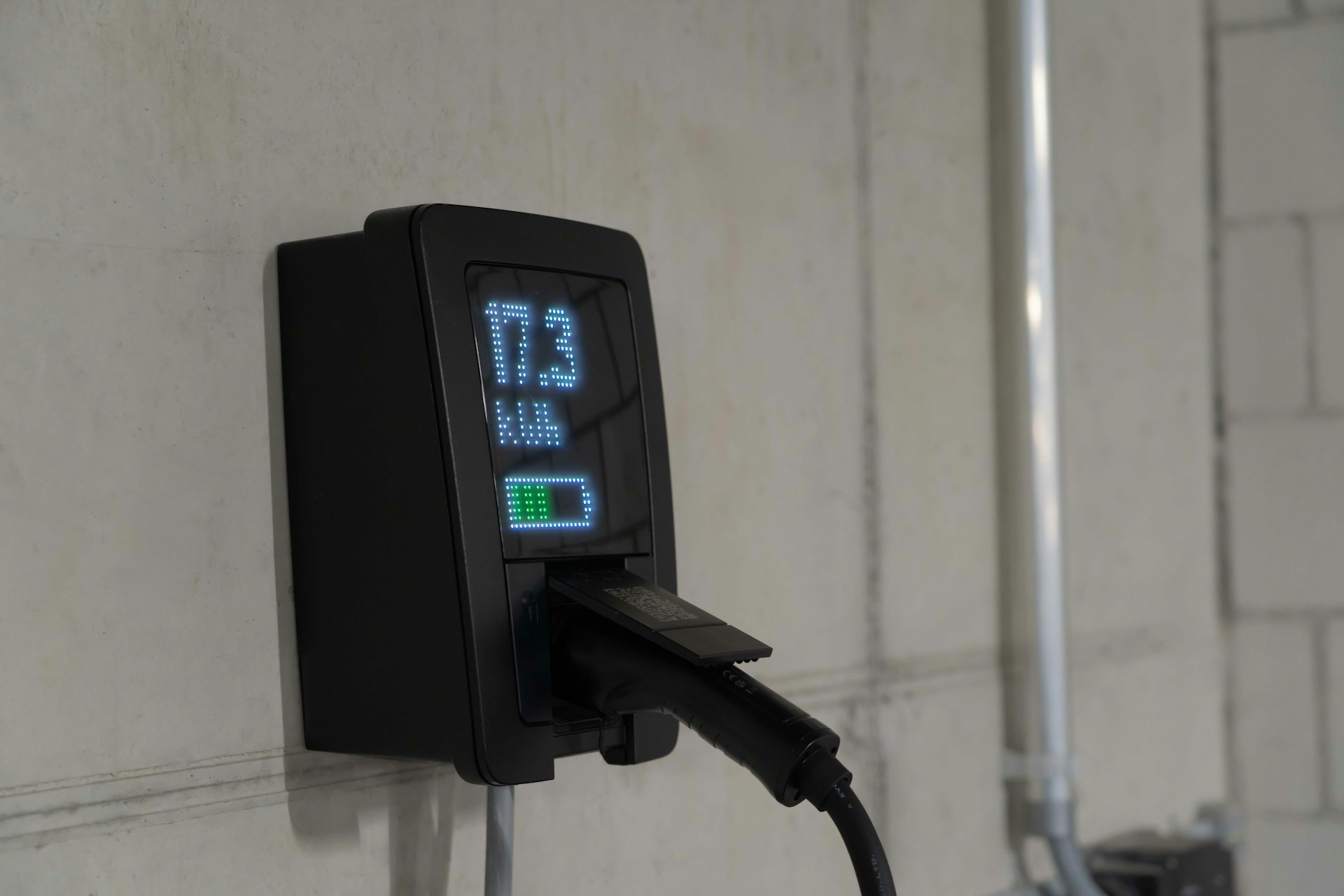 Wallbox als Symbol für Anbieterwechsel bei Strom und Gas